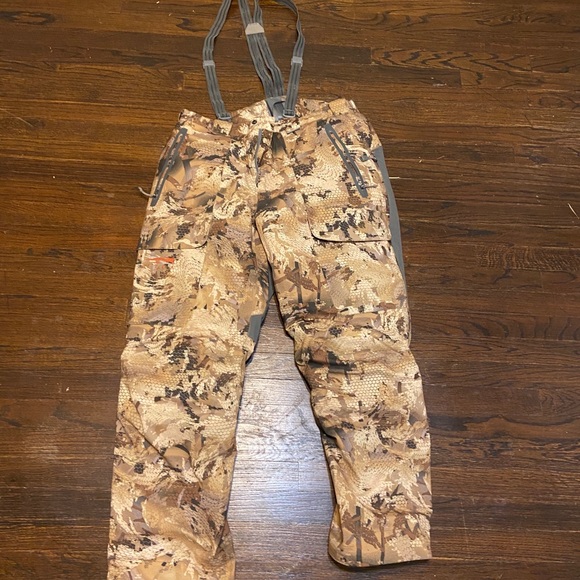 Too big - Picture 3 of 4